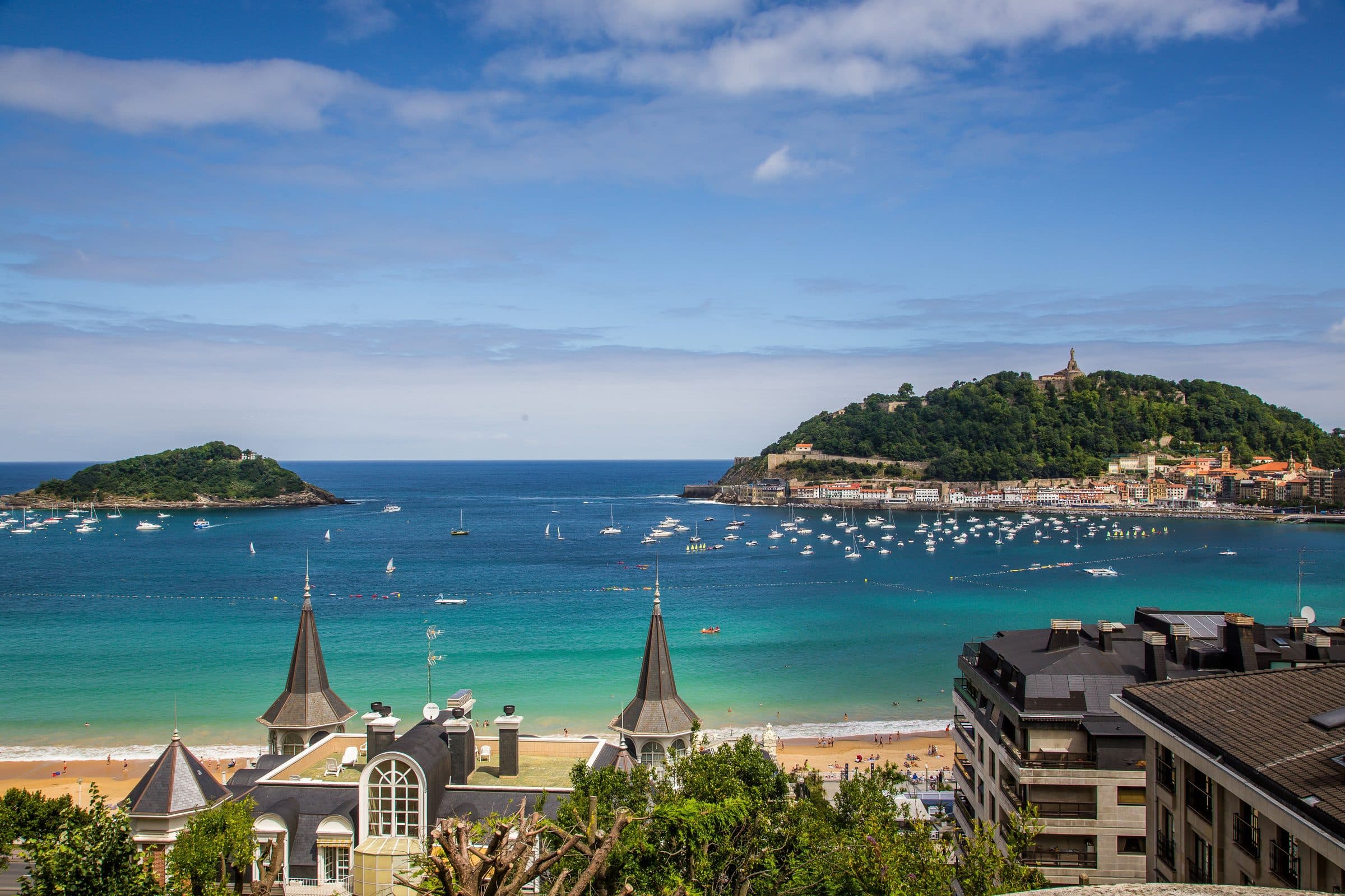 Bahía de La Concha y la isla de Santa Clara en San Sebastián